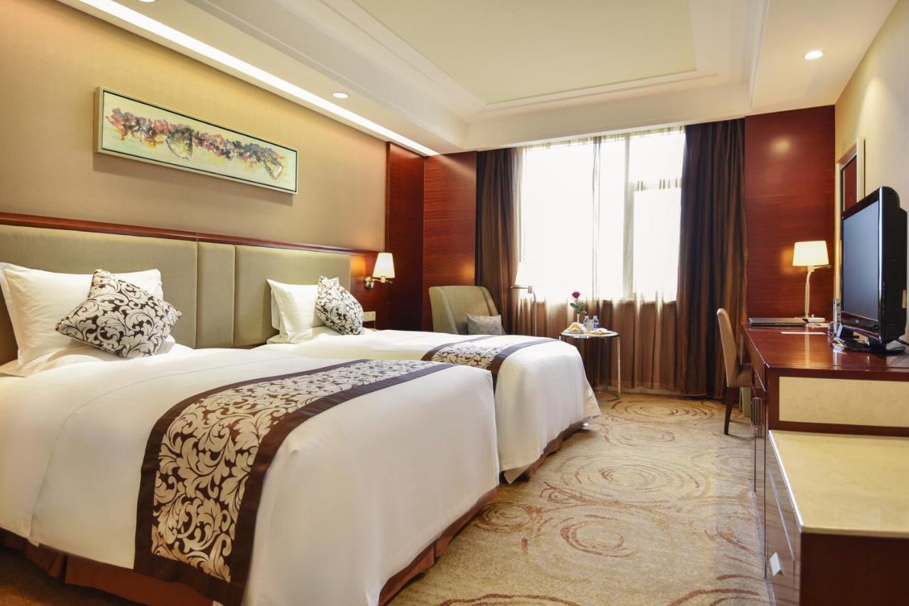 Guangxi Wharton International Hotel Нанинг Екстериор снимка