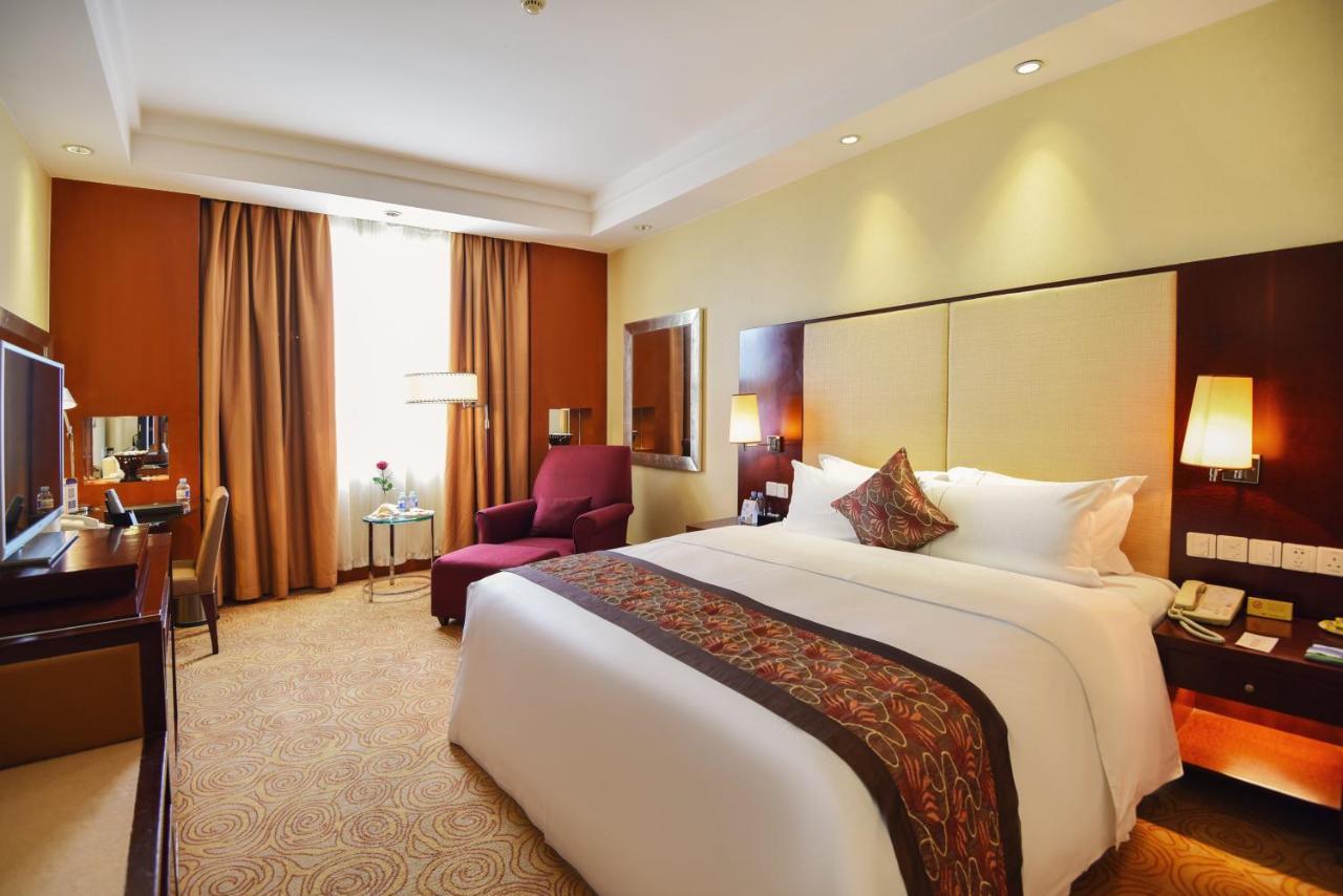 Guangxi Wharton International Hotel Нанинг Екстериор снимка