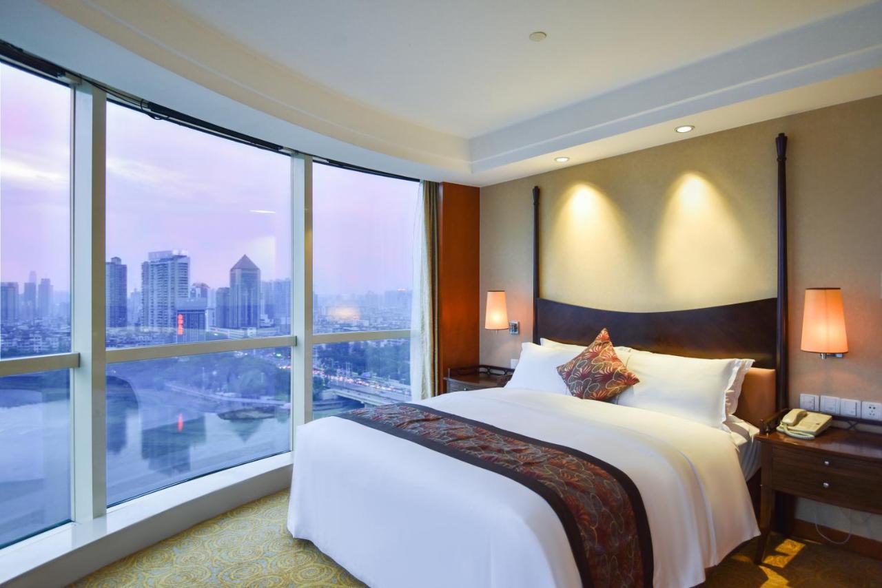 Guangxi Wharton International Hotel Нанинг Екстериор снимка